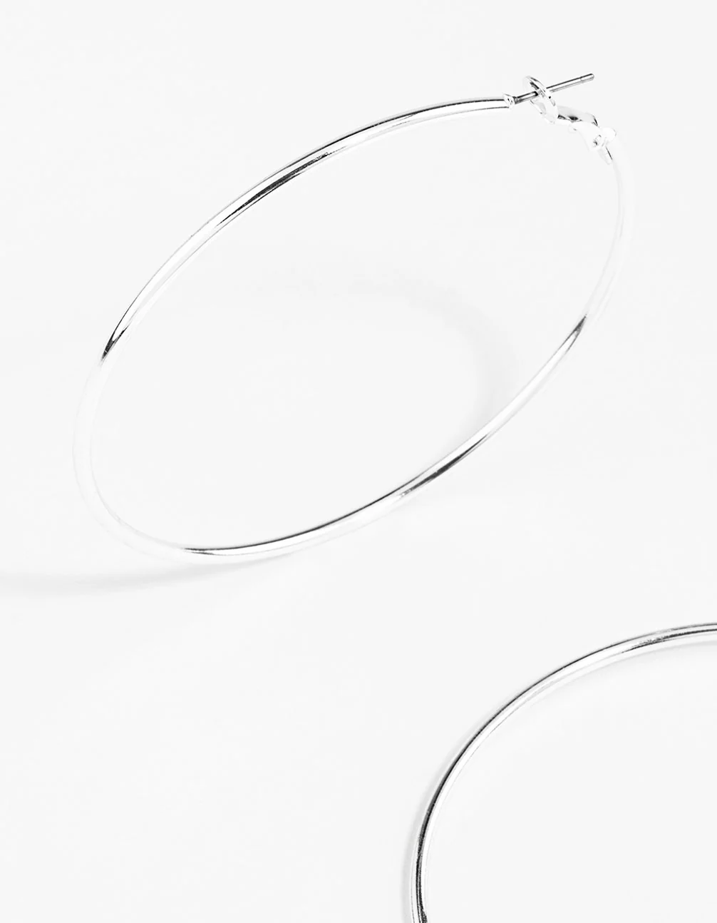 1045-silver-classic-medium-hoop-earrings-4.webp Silver Classic Medium Hoop Earrings