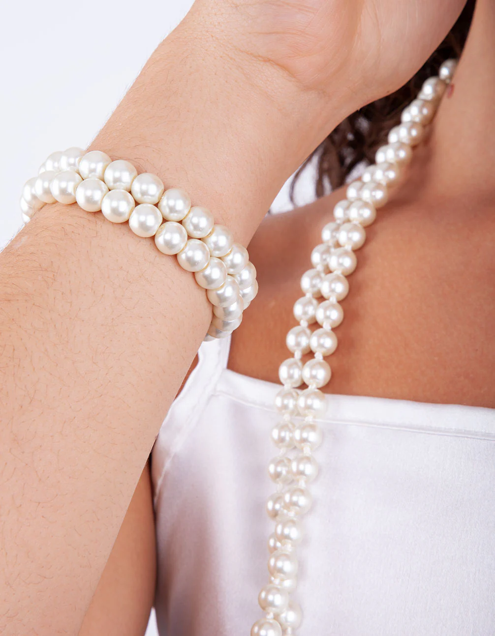 116-long-strand-pearl-bracelet-necklace-set-4.webp Long Strand Pearl Bracelet Necklace Set