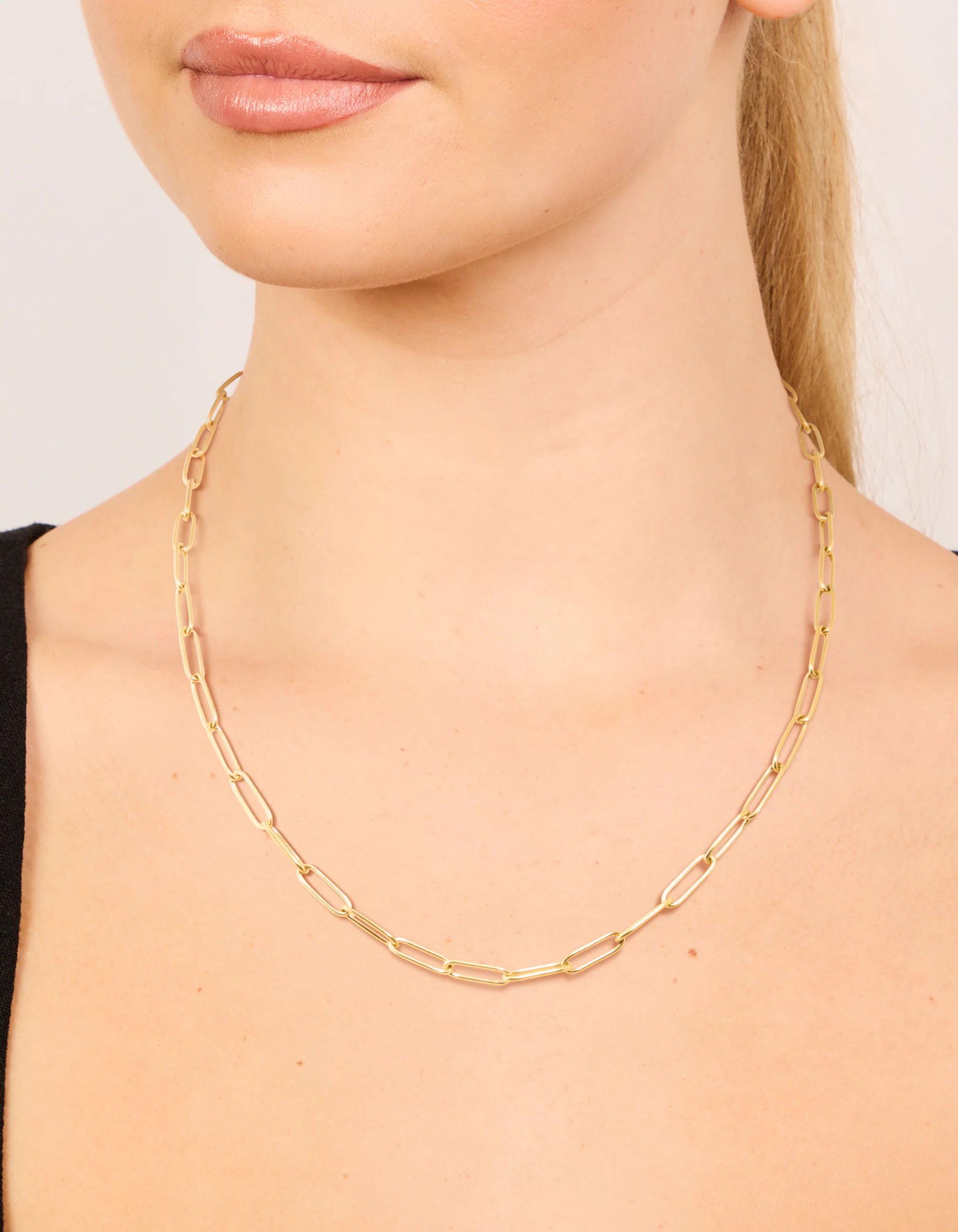 1169-waterproof-gold-plated-stainless-steel-open-oval-link-necklace-2.webp Waterproof Gold Plated Stainless Steel Open Oval Link Necklace