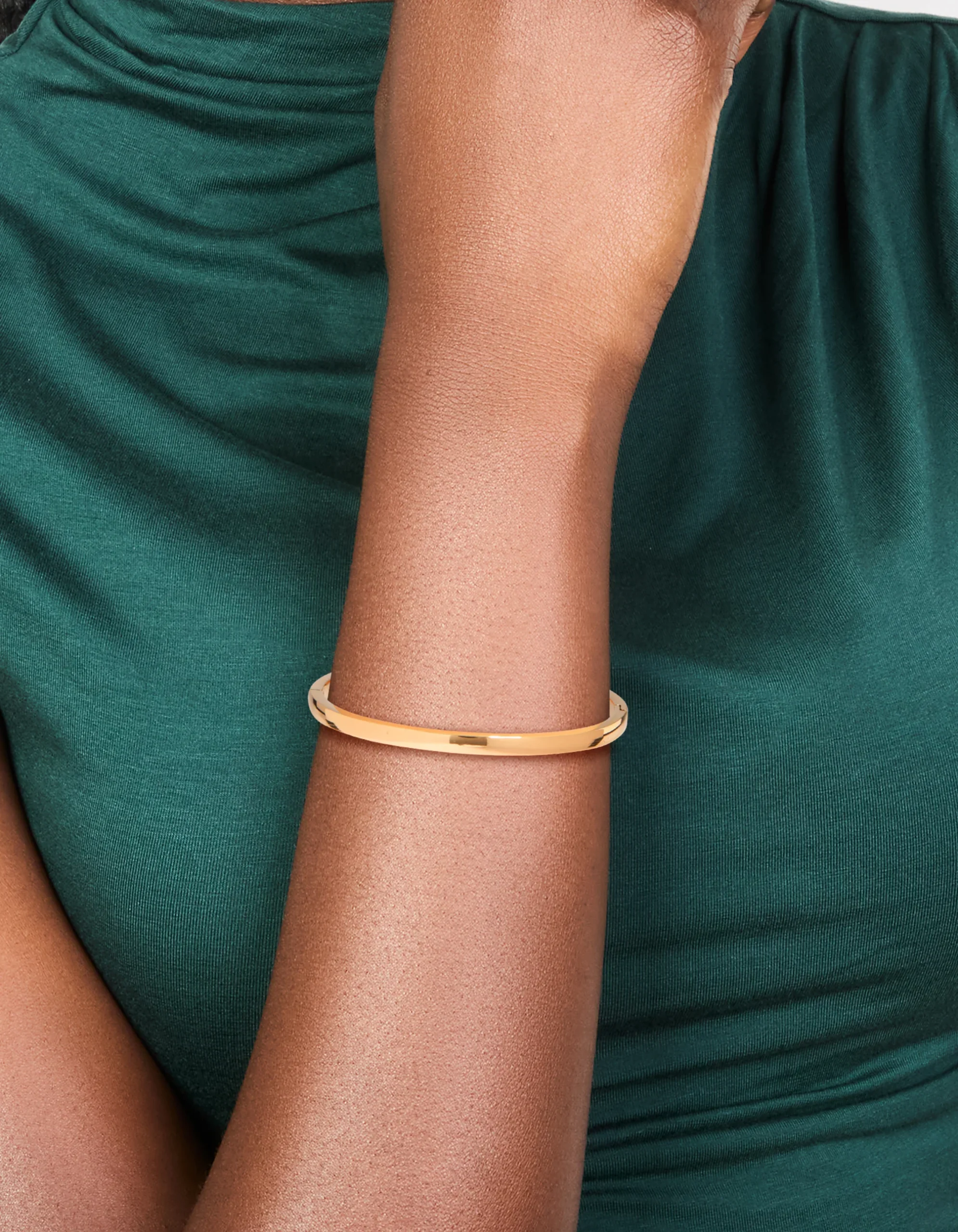 1180-waterproof-gold-plated-stainless-steel-solid-hinge-bangle-1.webp Waterproof Gold Plated Stainless Steel Solid Hinge Bangle