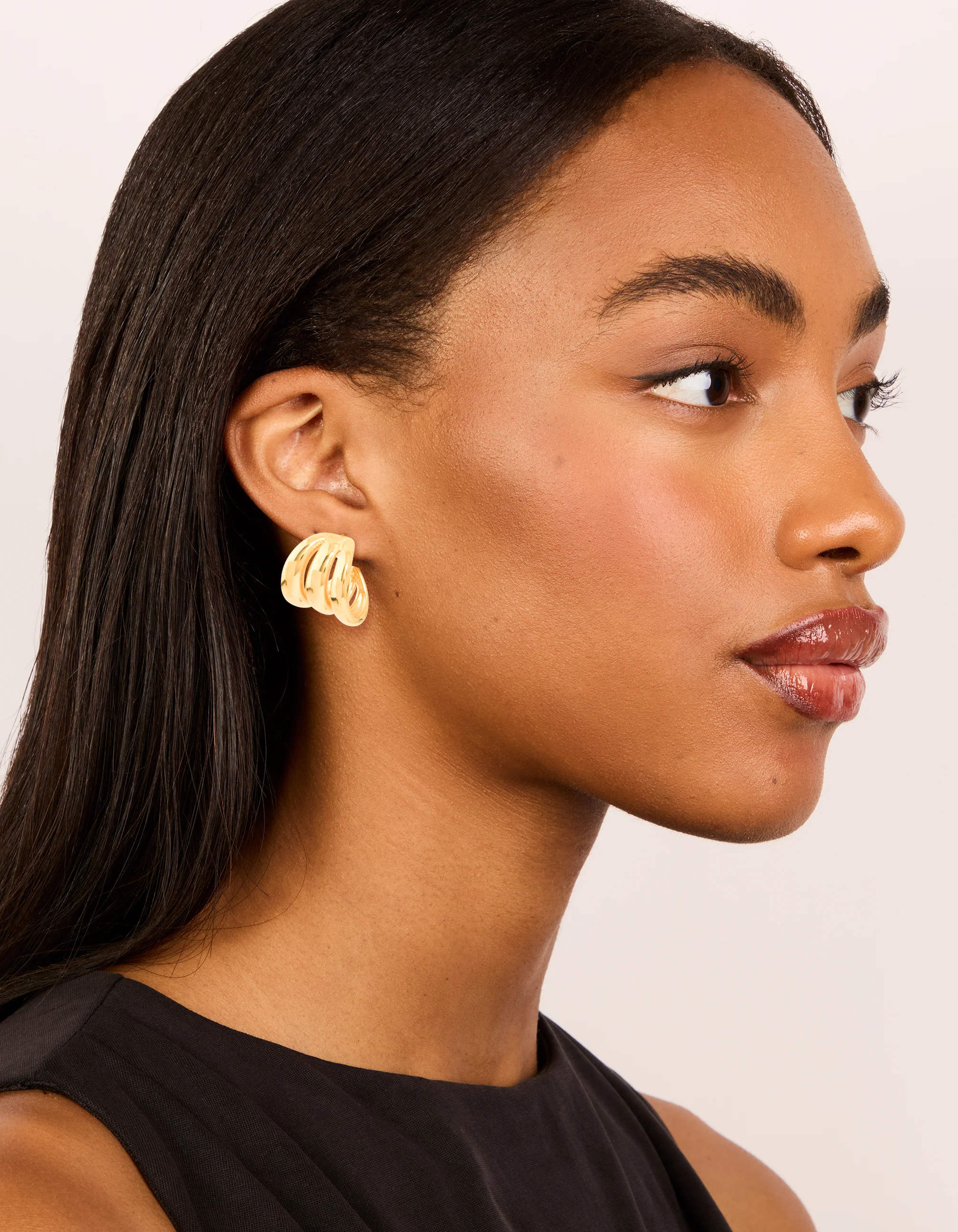 1186-waterproof-gold-plated-stainless-steel-triple-band-hoop-earrings-3.webp Waterproof Gold Plated Stainless Steel Triple Band Hoop Earrings
