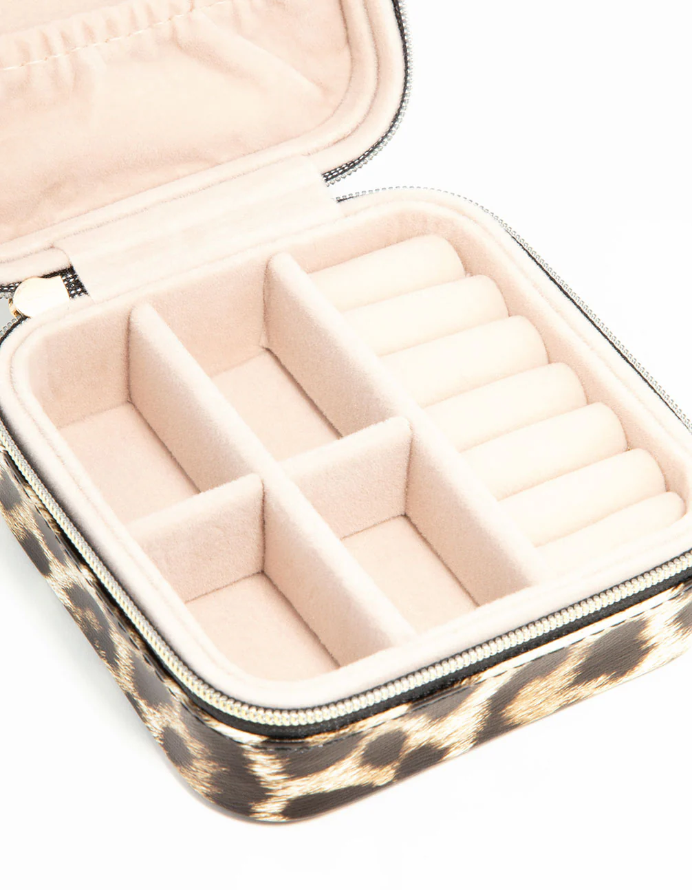 1351-leopard-print-pu-leather-square-jewellery-case-2.webp Leopard Print PU Leather Square Jewellery Case