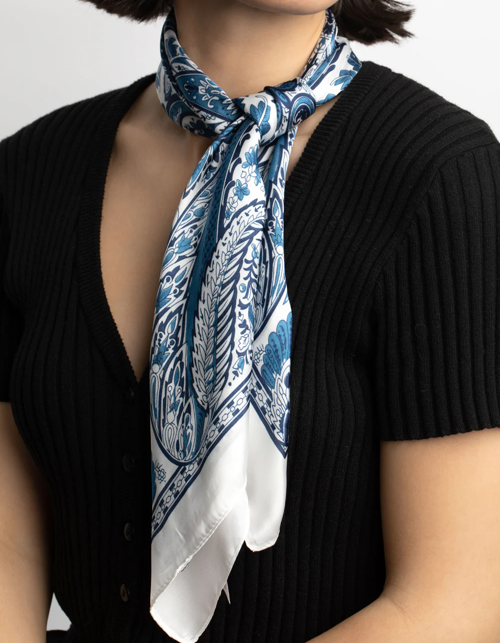 1364-blue-floral-paisley-print-bandana-hair-scarf-2.webp Blue Floral Paisley Print Bandana Hair Scarf