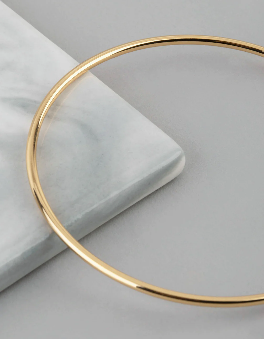 1499-18ct-gold-plated-brass-2mm-bangle-bracelet-2.webp 18ct Gold Plated Brass 2mm Bangle Bracelet