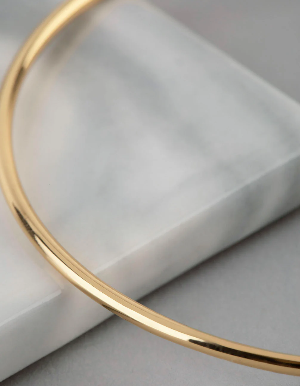 1499-18ct-gold-plated-brass-2mm-bangle-bracelet-3.webp 18ct Gold Plated Brass 2mm Bangle Bracelet