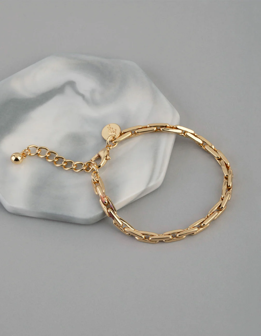 1528-18ct-gold-plated-brass-rectangle-link-chain-bracelet-1.webp 18ct Gold Plated Brass Rectangle Link Chain Bracelet