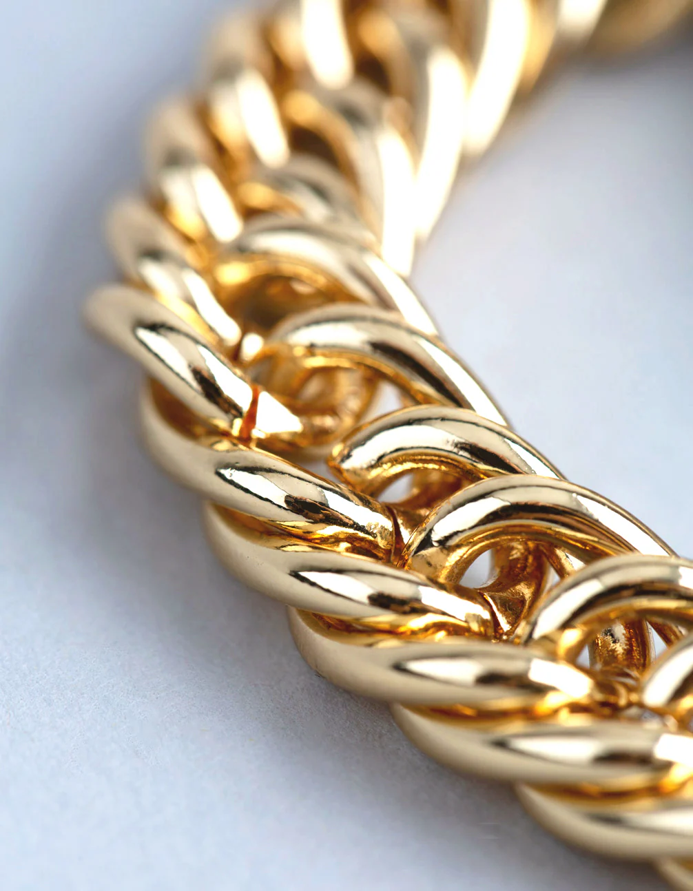 1533-18ct-gold-plated-brass-statement-chain-link-t-o-bracelet-3.webp 18ct Gold Plated Brass Statement Chain Link T&O Bracelet