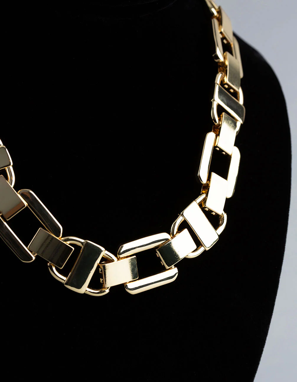 1538-18ct-gold-plated-brass-statement-square-chain-link-collar-necklace-1.webp 18ct Gold Plated Brass Statement Square Chain Link Collar Necklace