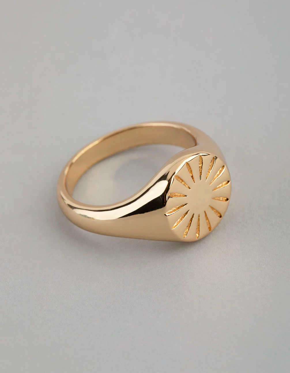1539-18ct-gold-plated-brass-sunray-signet-ring-1.webp 18ct Gold Plated Brass Sunray Signet Ring