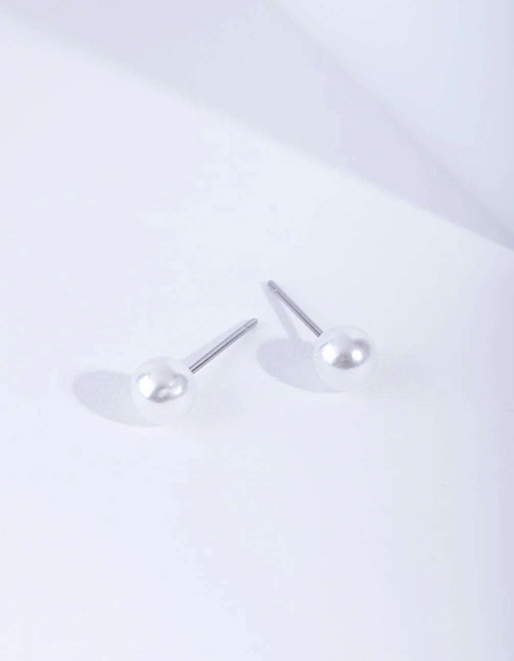 1581-4mm-pearl-stud-earrings-1.webp 4mm Pearl Stud Earrings