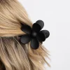 1586-90s-black-daisy-flower-claw-clip-5.webp 90s Black Daisy Flower Claw Clip