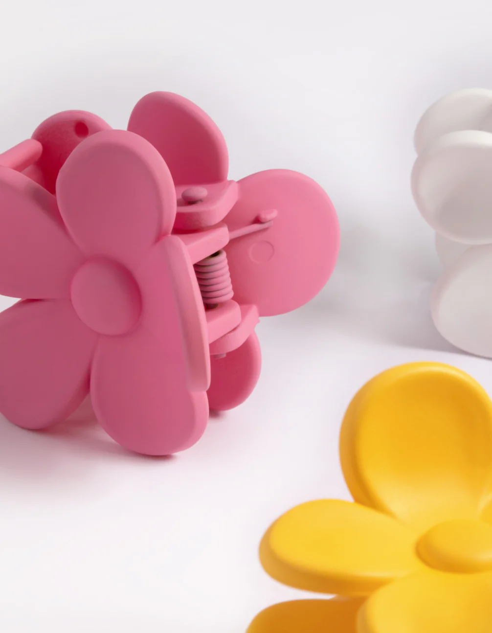 1594-90s-mini-daisy-hair-claw-clips-pack-3.webp 90s Mini Daisy Hair Claw Clips Pack