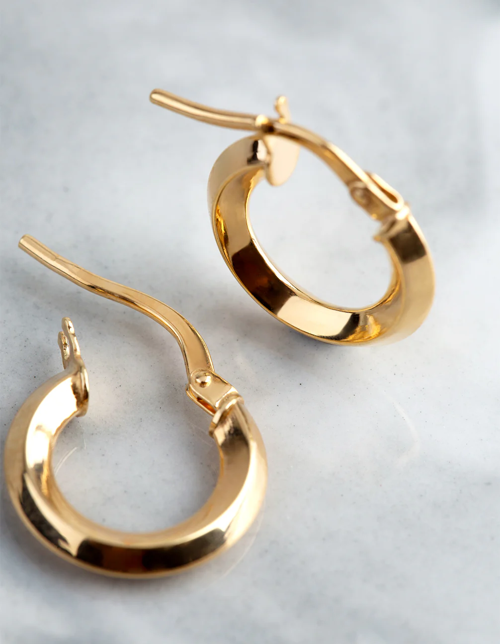 1607-9ct-gold-13mm-round-creole-hoop-earrings-3.webp 9ct Gold 13mm Round Creole Hoop Earrings