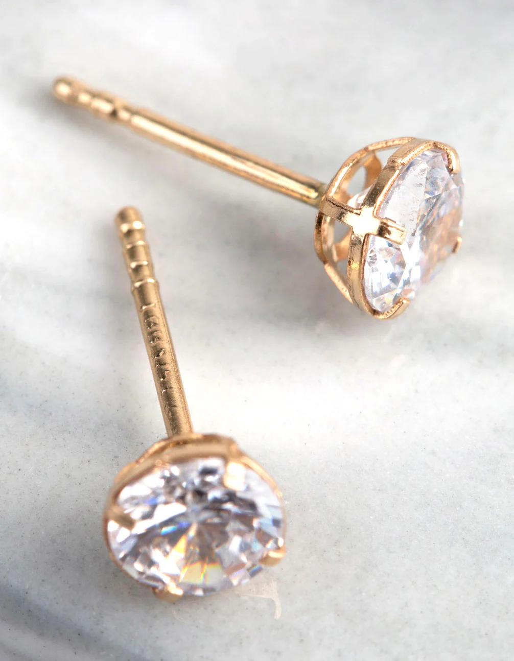 1612-9ct-gold-5mm-round-cubic-zirconia-stud-earrings-2.webp 9ct Gold 5mm Round Cubic Zirconia Stud Earrings