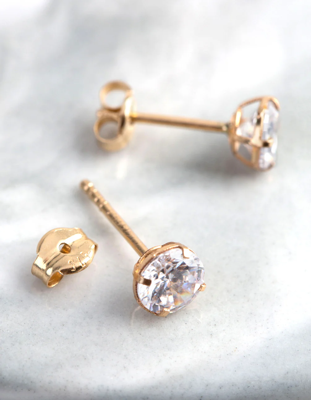 1612-9ct-gold-5mm-round-cubic-zirconia-stud-earrings-3.webp 9ct Gold 5mm Round Cubic Zirconia Stud Earrings
