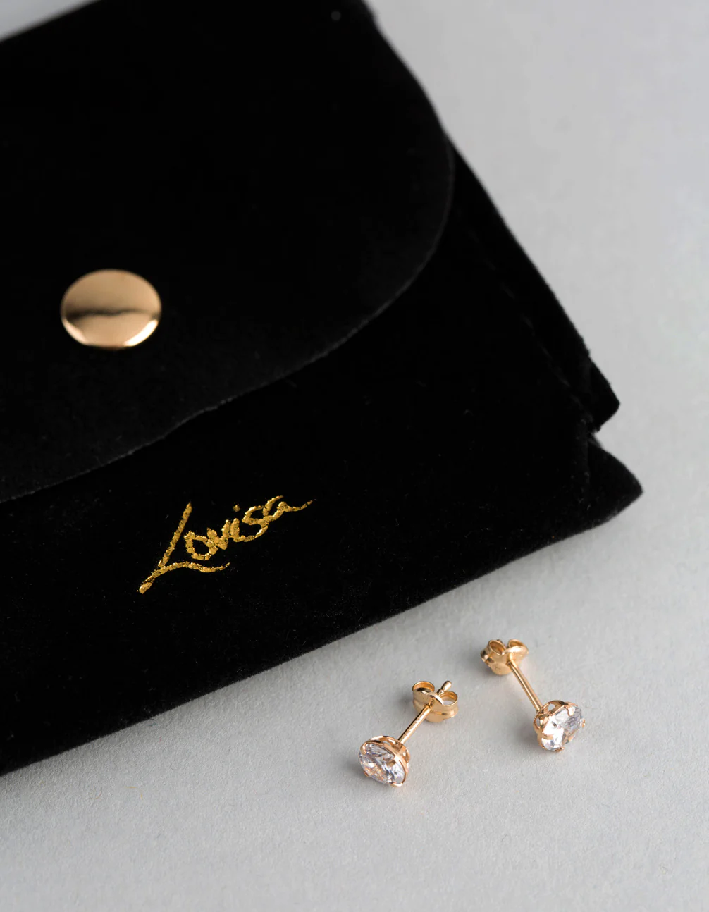 1612-9ct-gold-5mm-round-cubic-zirconia-stud-earrings-4.webp 9ct Gold 5mm Round Cubic Zirconia Stud Earrings