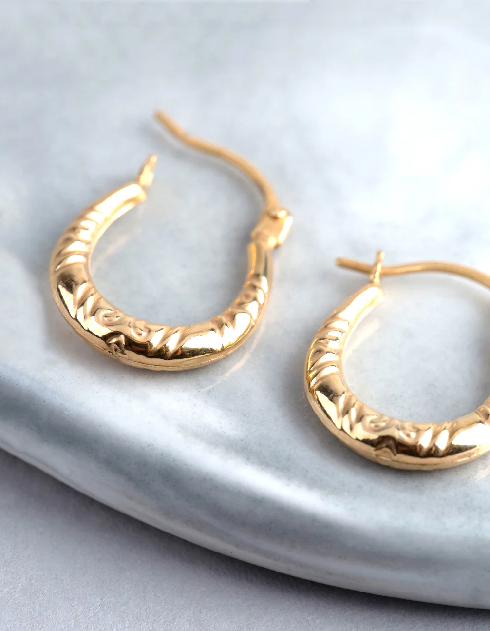 1616-9ct-gold-diamond-cut-creole-hoop-earrings-3.webp 9ct Gold Diamond Cut Creole Hoop Earrings