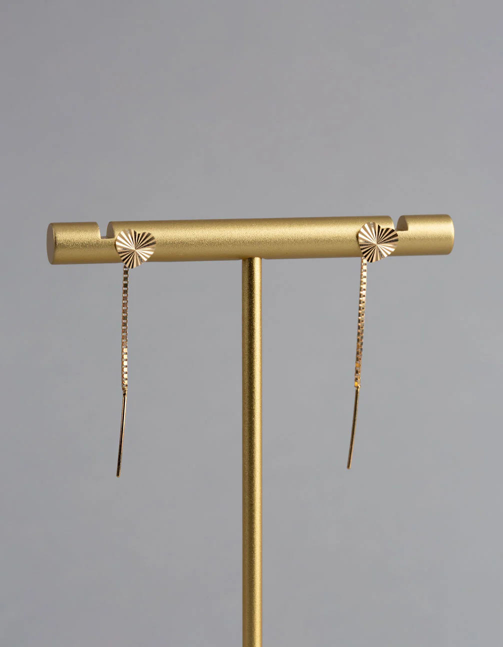 1617-9ct-gold-diamond-cut-heart-box-chain-threader-earrings-1.webp 9ct Gold Diamond Cut Heart Box Chain Threader Earrings