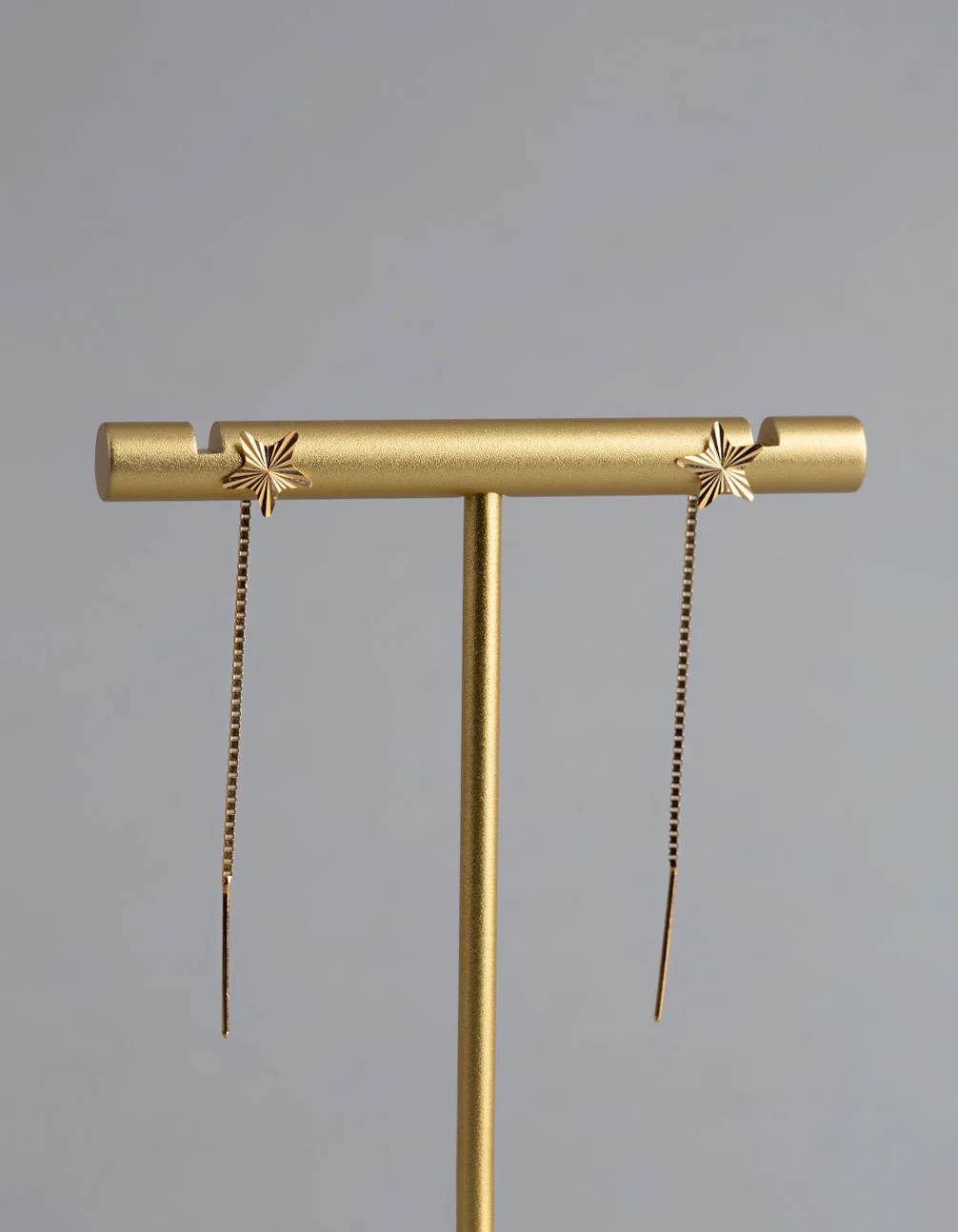 1618-9ct-gold-diamond-cut-star-box-chain-threader-earrings-1.webp 9ct Gold Diamond Cut Star Box Chain Threader Earrings
