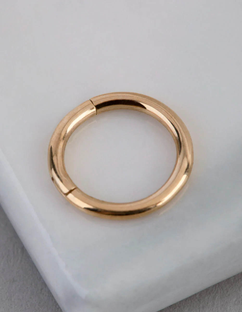 1628-9ct-gold-polished-6mm-clicker-ring-1.webp 9ct Gold Polished 6mm Clicker Ring