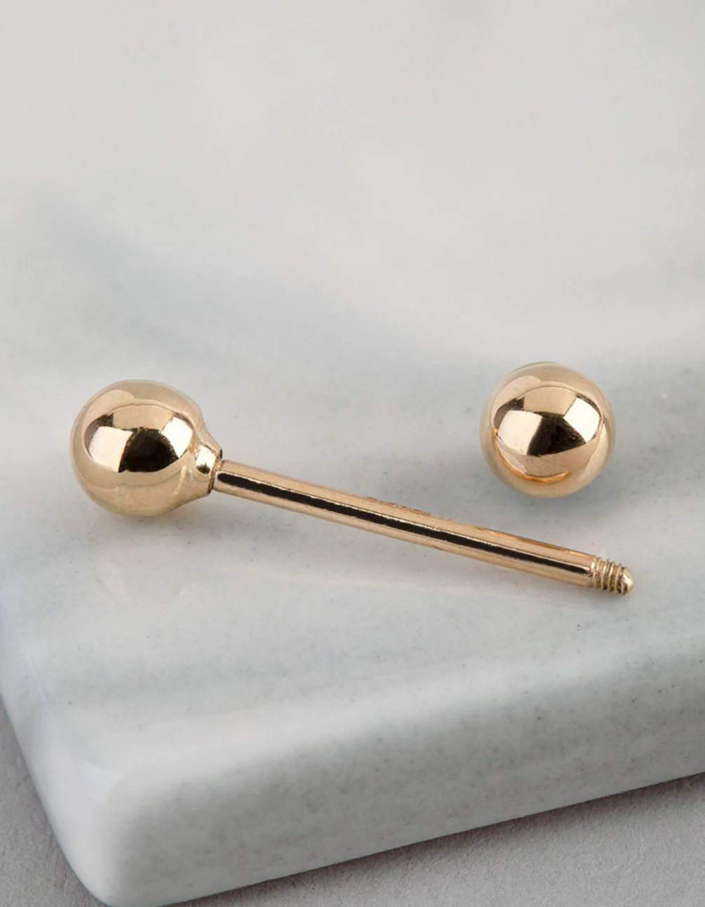 1630-9ct-gold-polished-ball-belly-ring-3.webp 9ct Gold Polished Ball Belly Ring