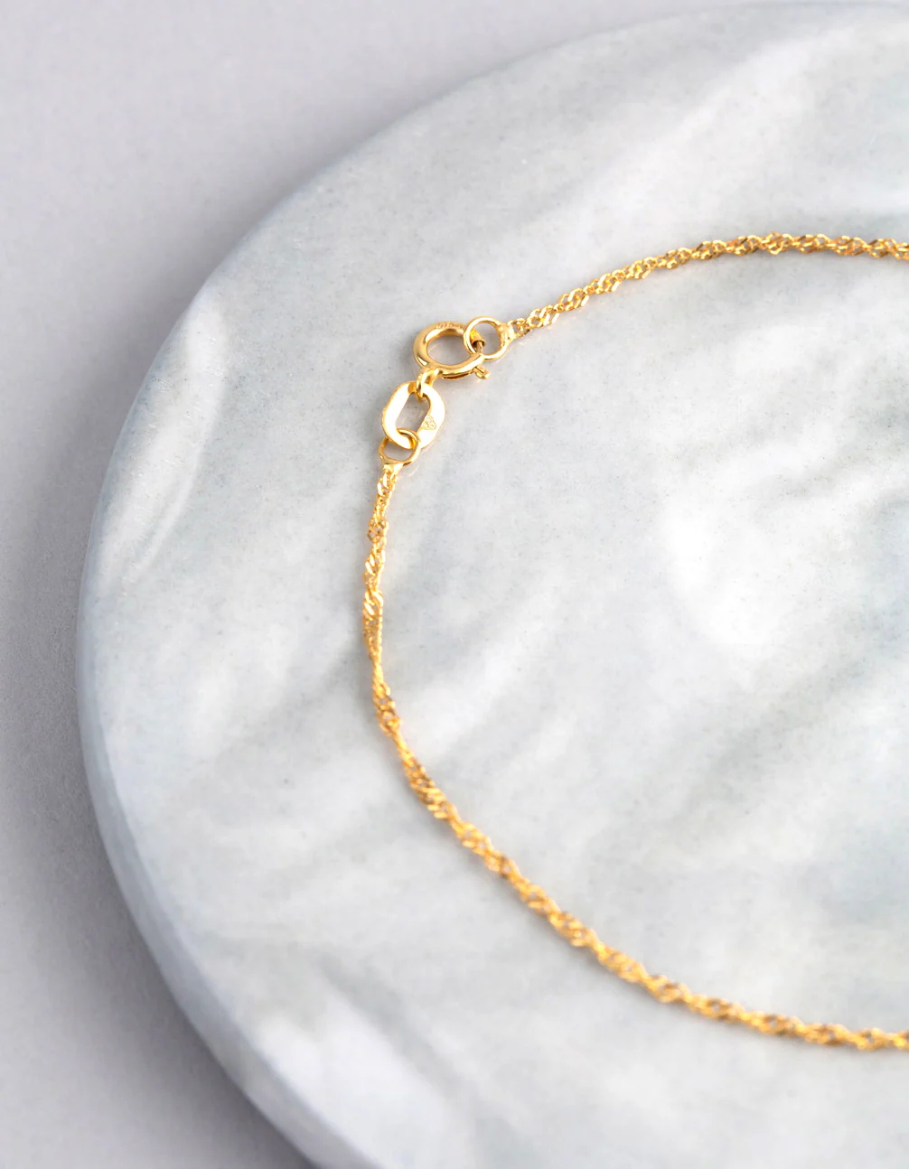 1637-9ct-gold-twist-curb-chain-bracelet-3.webp 9ct Gold Twist Curb Chain Bracelet