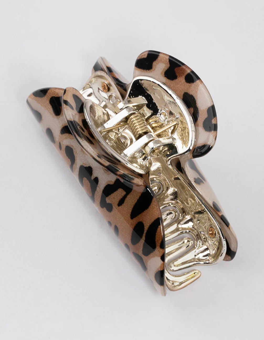 1655-acrylic-brown-leopard-print-arched-claw-clip-3.webp Acrylic Brown Leopard Print Arched Claw Clip