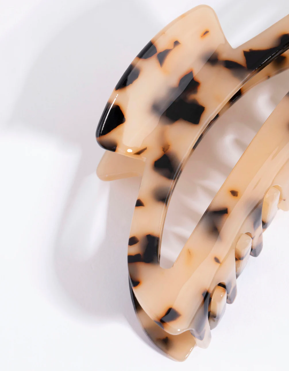 1700-acrylic-half-circle-claw-3.webp Acrylic Half Circle Claw