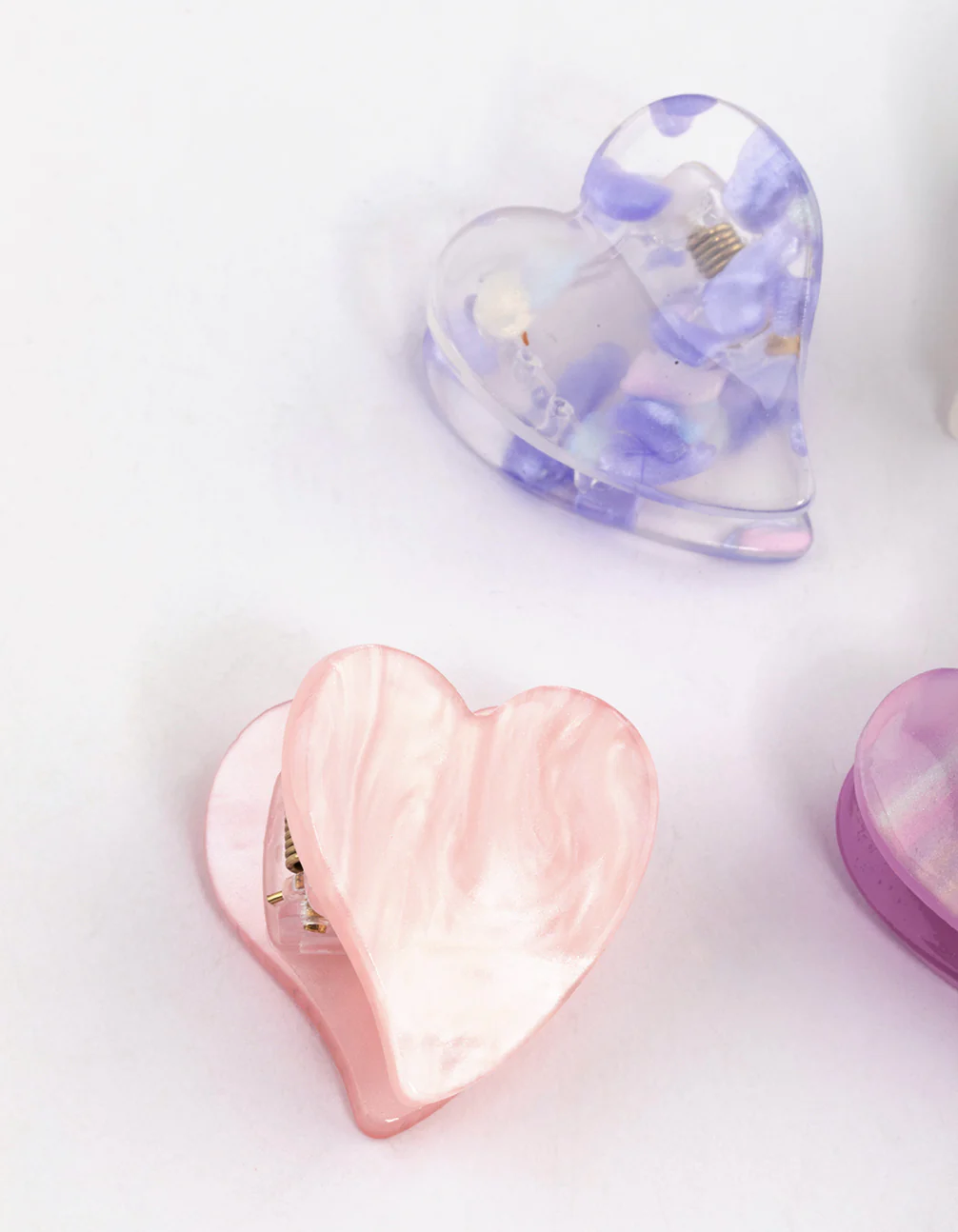 1718-acrylic-mini-hearts-claw-clip-4-pack-2.webp Acrylic Mini Hearts Claw Clip 4-Pack