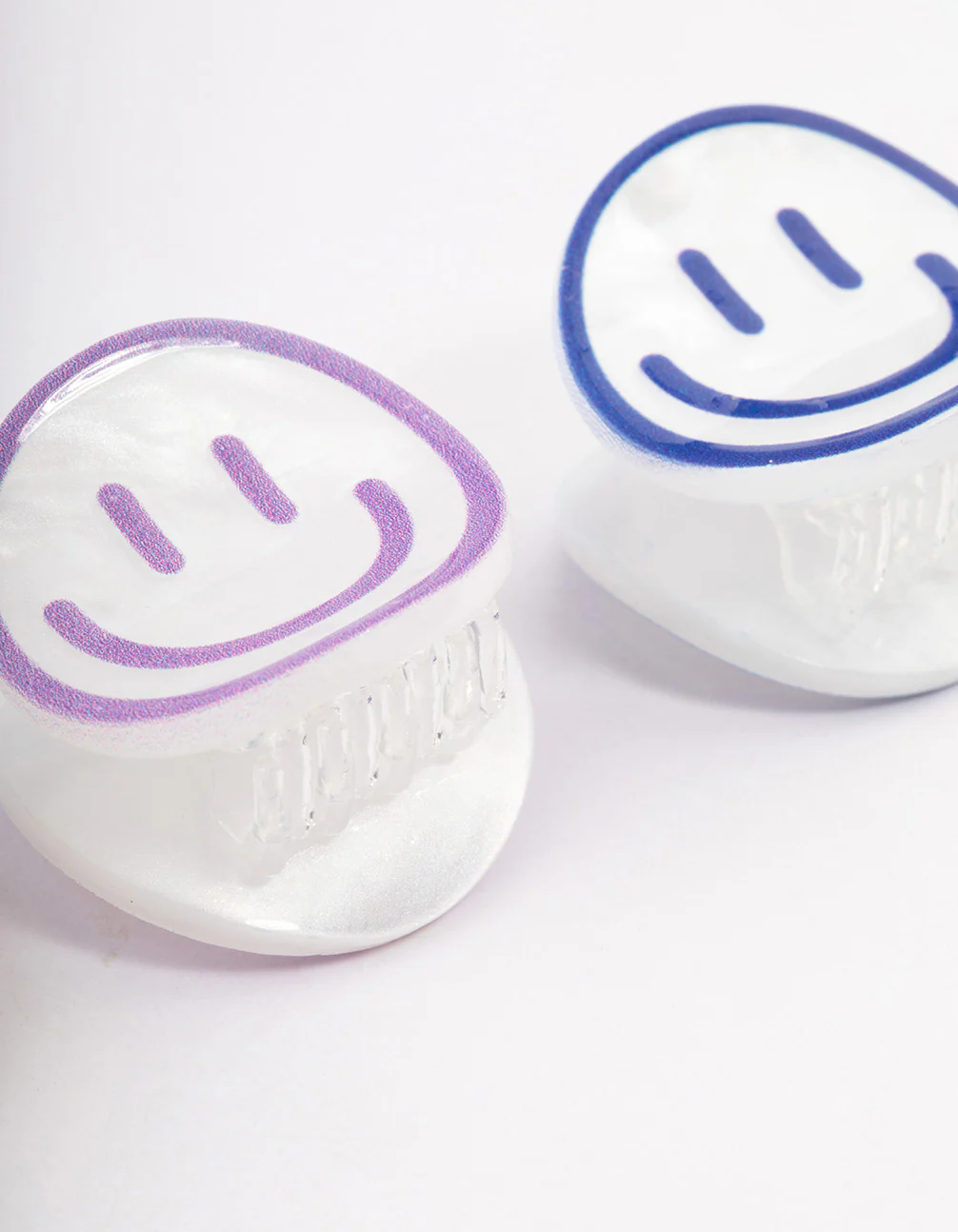 1761-acrylic-smiley-claw-clips-4-pack-3.webp Acrylic Smiley Claw Clips 4-Pack