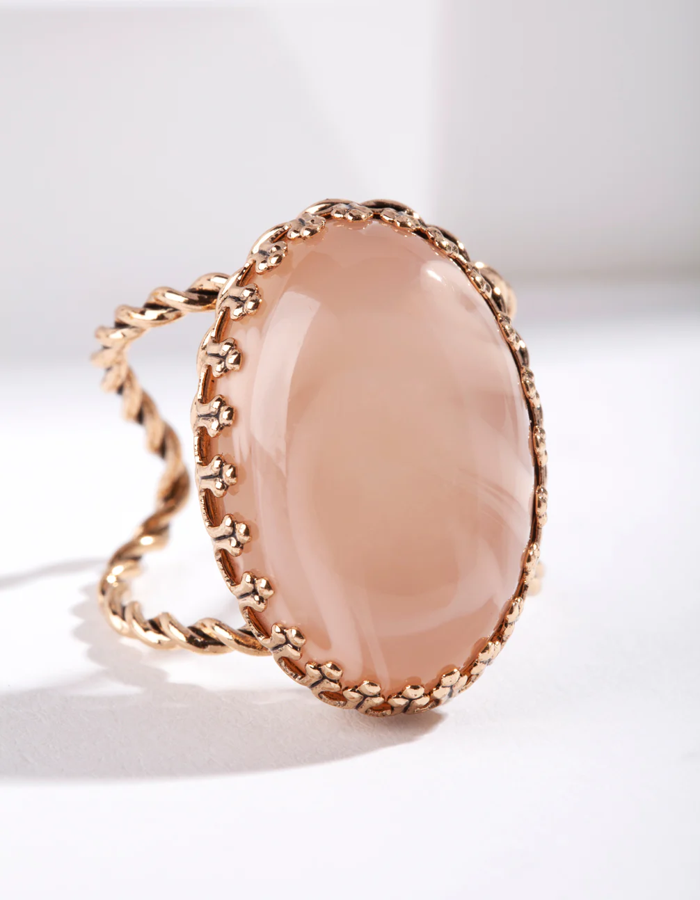 1856-antique-gold-oval-claw-ring-1.webp Antique Gold Oval Claw Ring