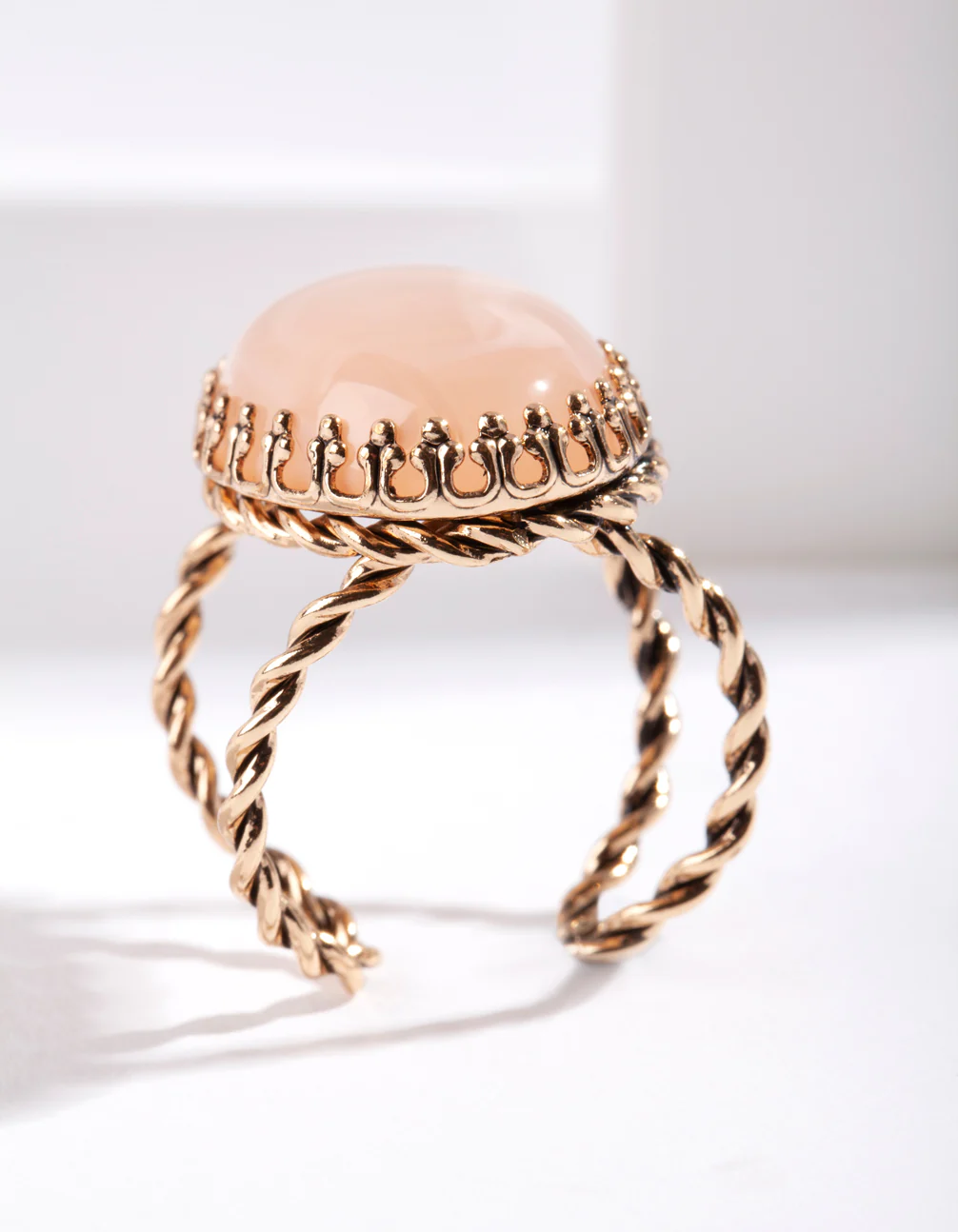 1856-antique-gold-oval-claw-ring-2.webp Antique Gold Oval Claw Ring