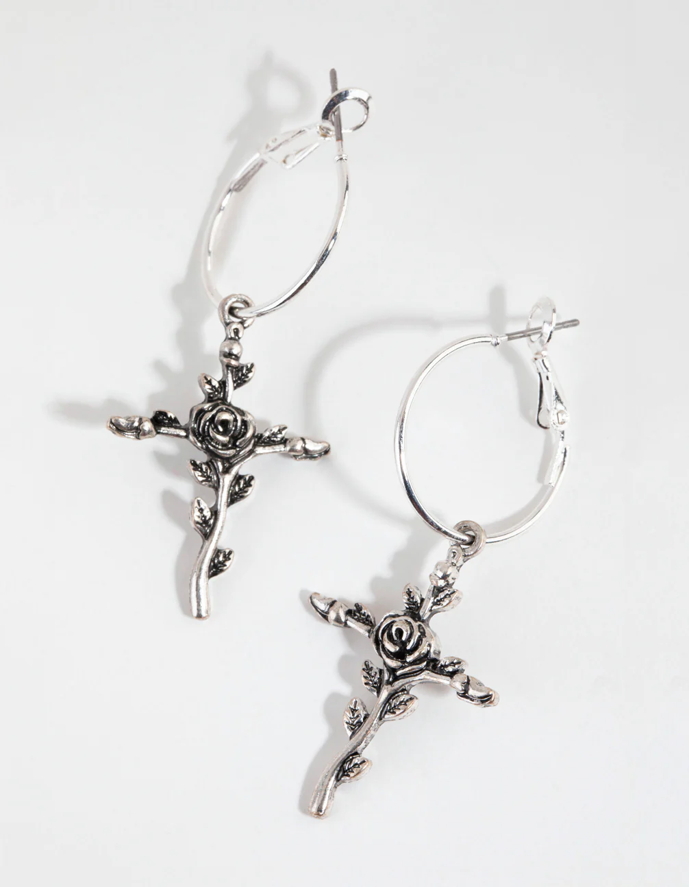 1970-antique-silver-rose-vine-ross-earrings-1.webp Antique Silver Rose Vine Ross Earrings
