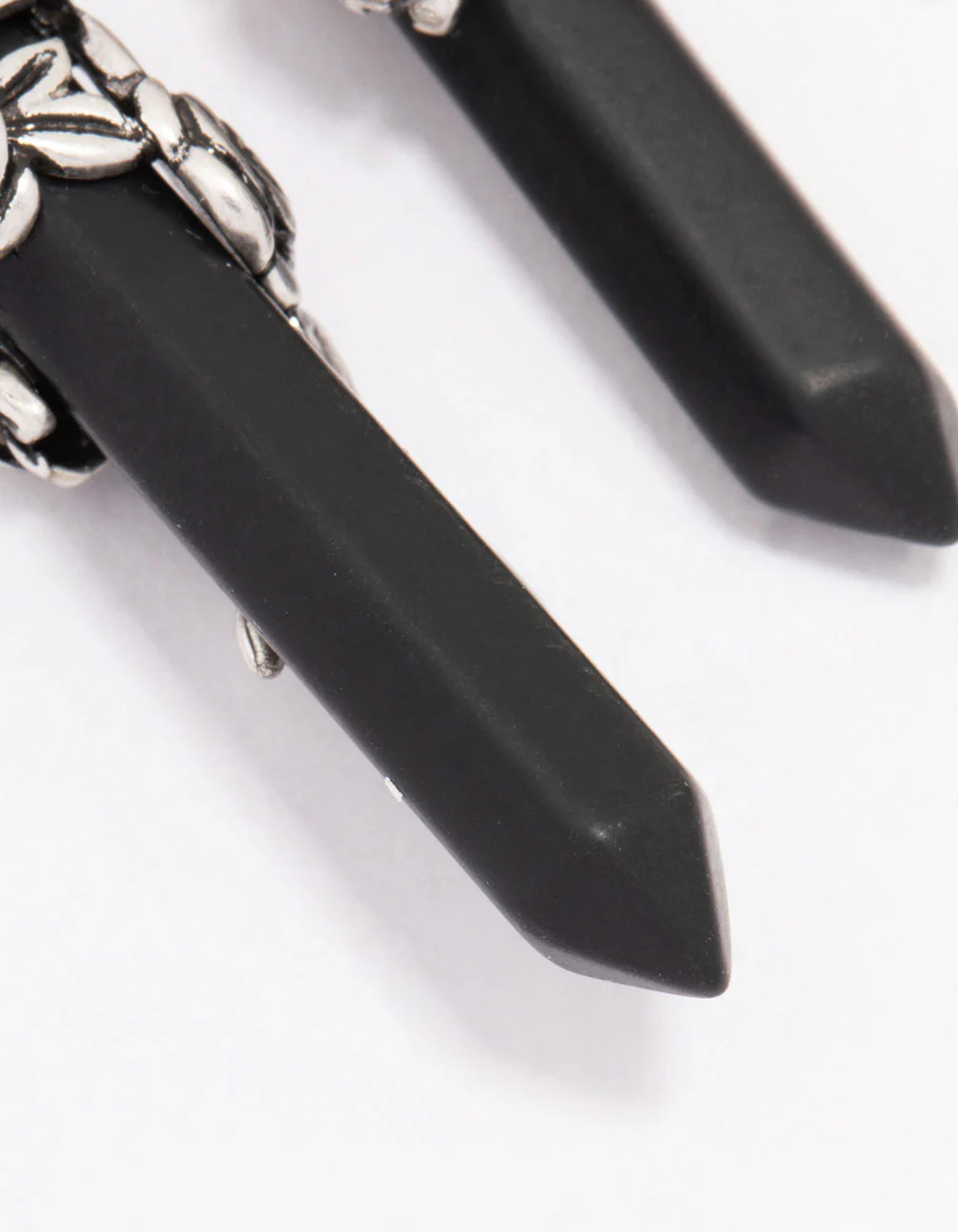 1978-antique-silver-skull-black-stone-drop-earrings-3.webp Antique Silver Skull & Black Stone Drop Earrings