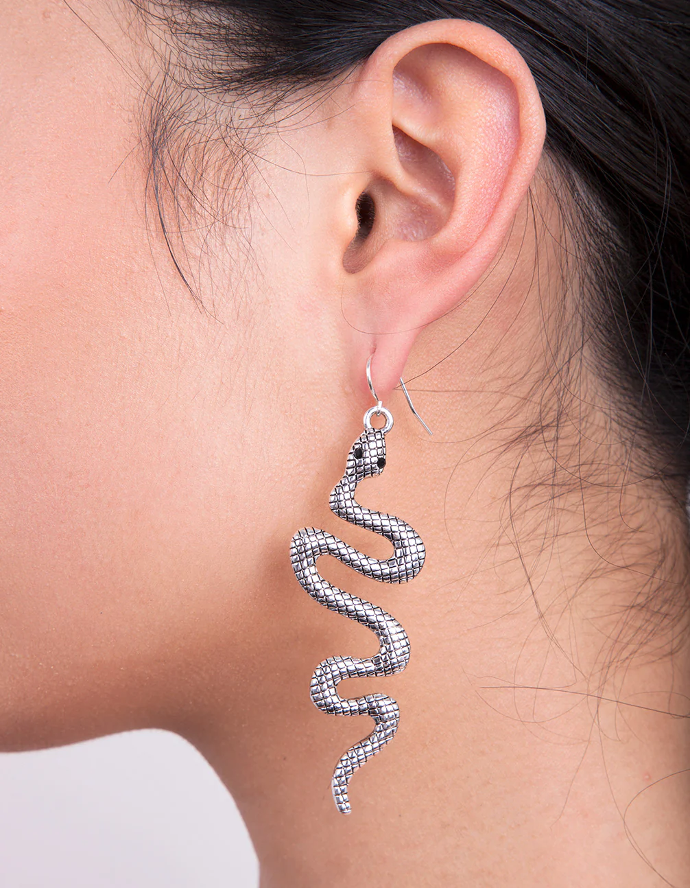 1996-antique-silver-textured-snake-earrings-3.webp Antique Silver Textured Snake Earrings