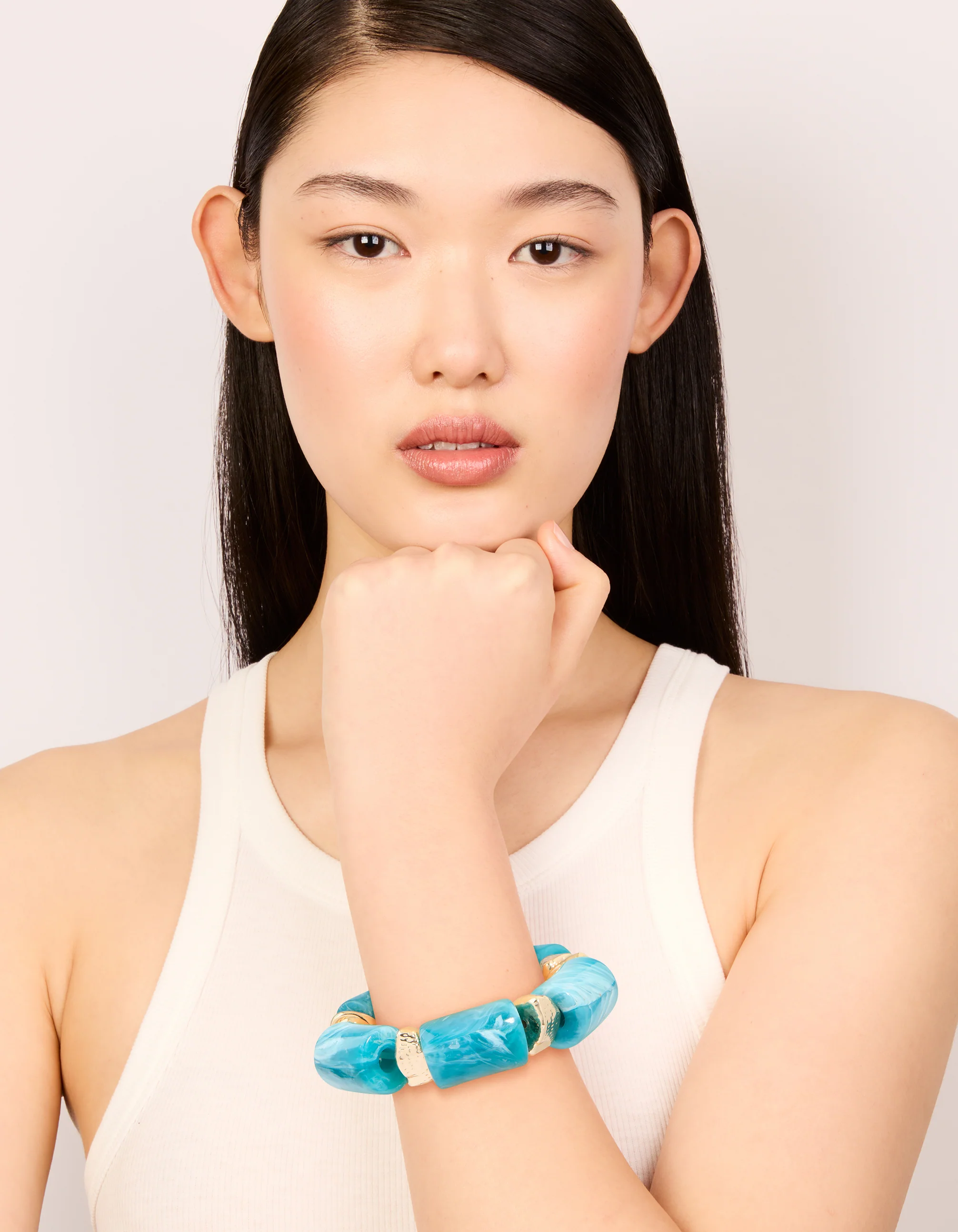 2018-aqua-acrylic-gold-chunky-stretch-bracelet-3.webp Aqua Acrylic & Gold Chunky Stretch Bracelet