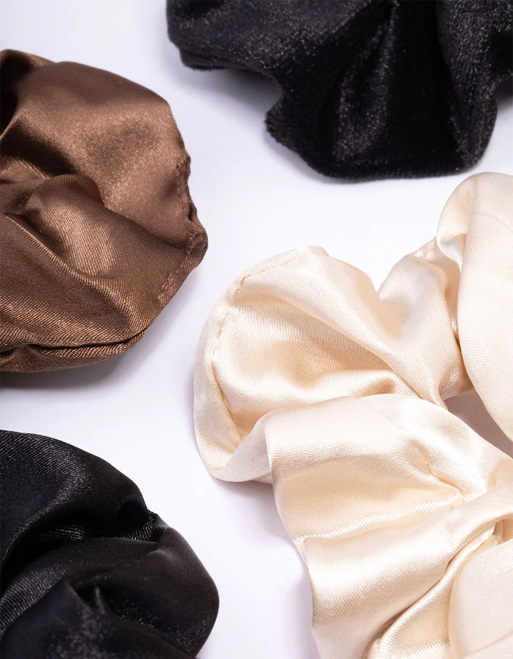 2079-black-neutral-christmas-hair-scrunchie-gift-4-pack-3.webp Black & Neutral Christmas Hair Scrunchie Gift 4-Pack