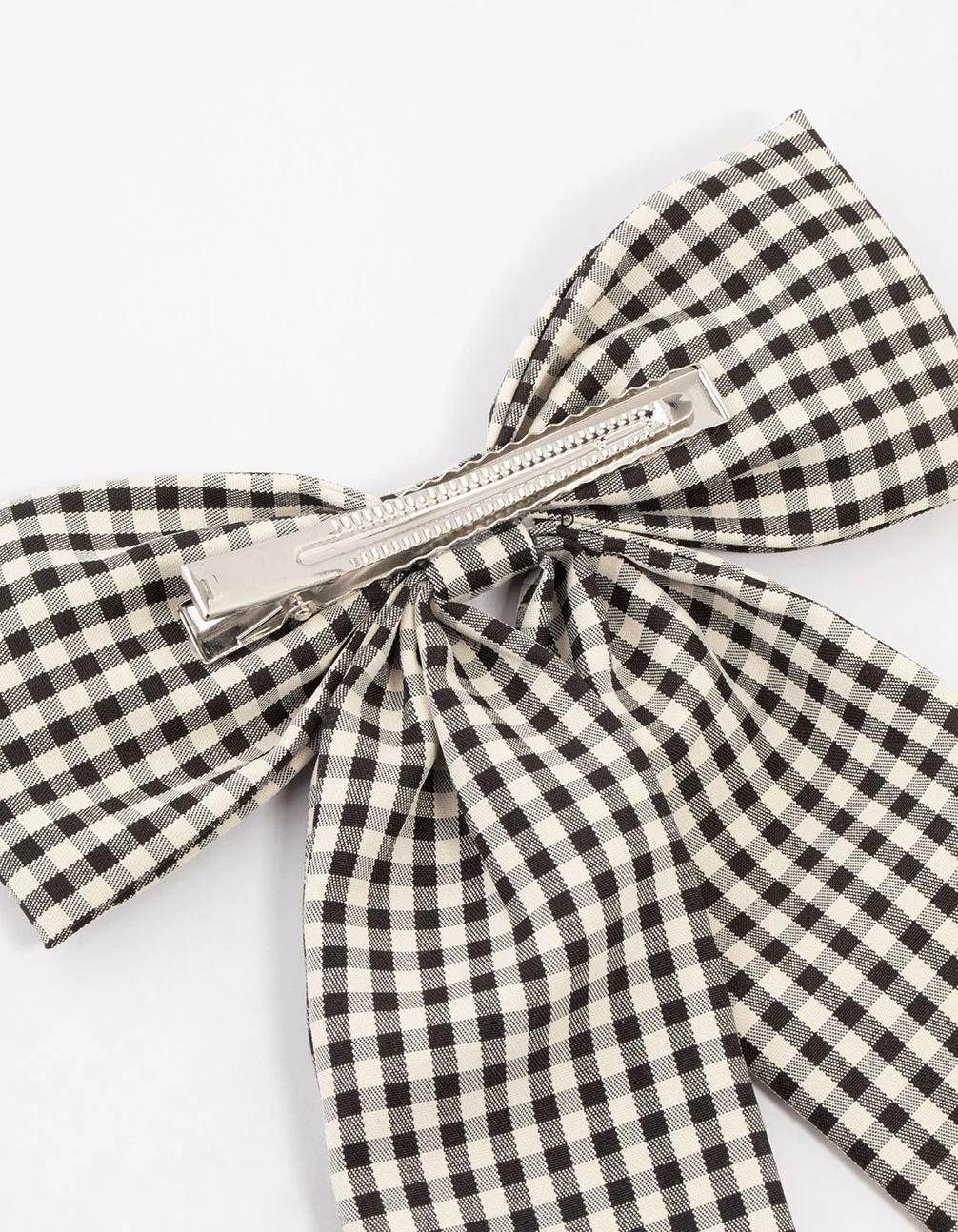 2089-black-white-gingham-fabric-medium-bow-clip-3.webp Black & White Gingham Fabric Medium Bow Clip