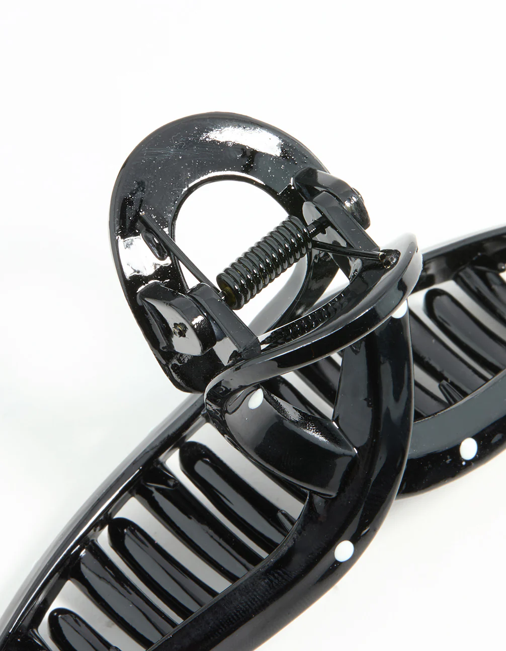 2094-black-white-polka-dot-loop-claw-clip-3.webp Black & White Polka Dot Loop Claw Clip