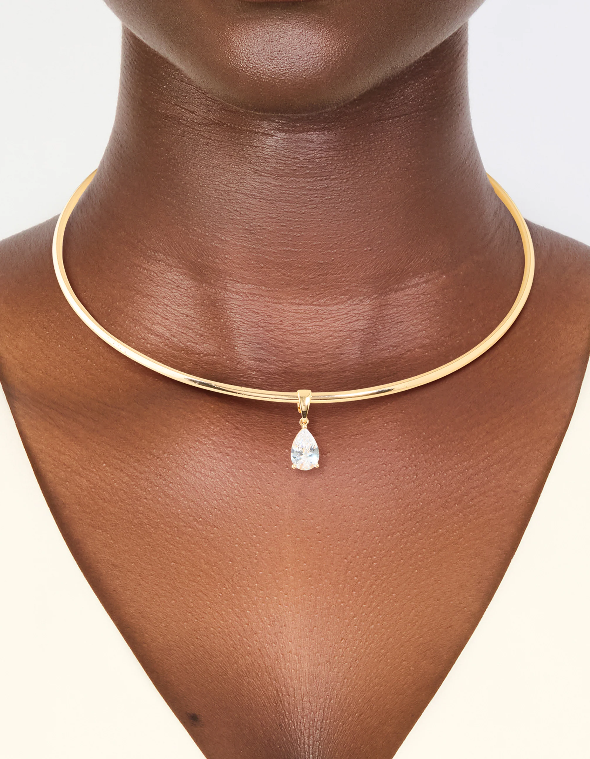 211-gold-cubic-zirconia-centre-collar-tube-necklace-2.webp Gold Cubic Zirconia Centre Collar Tube Necklace