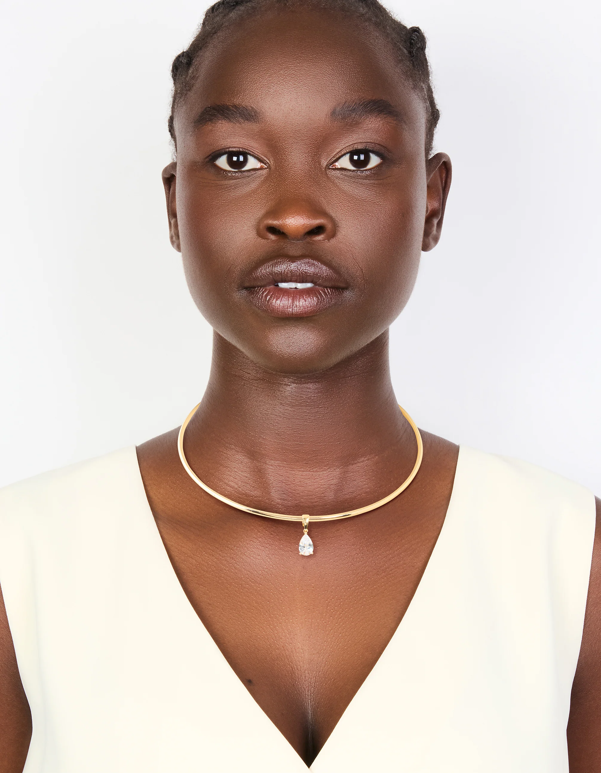 211-gold-cubic-zirconia-centre-collar-tube-necklace-3.webp Gold Cubic Zirconia Centre Collar Tube Necklace