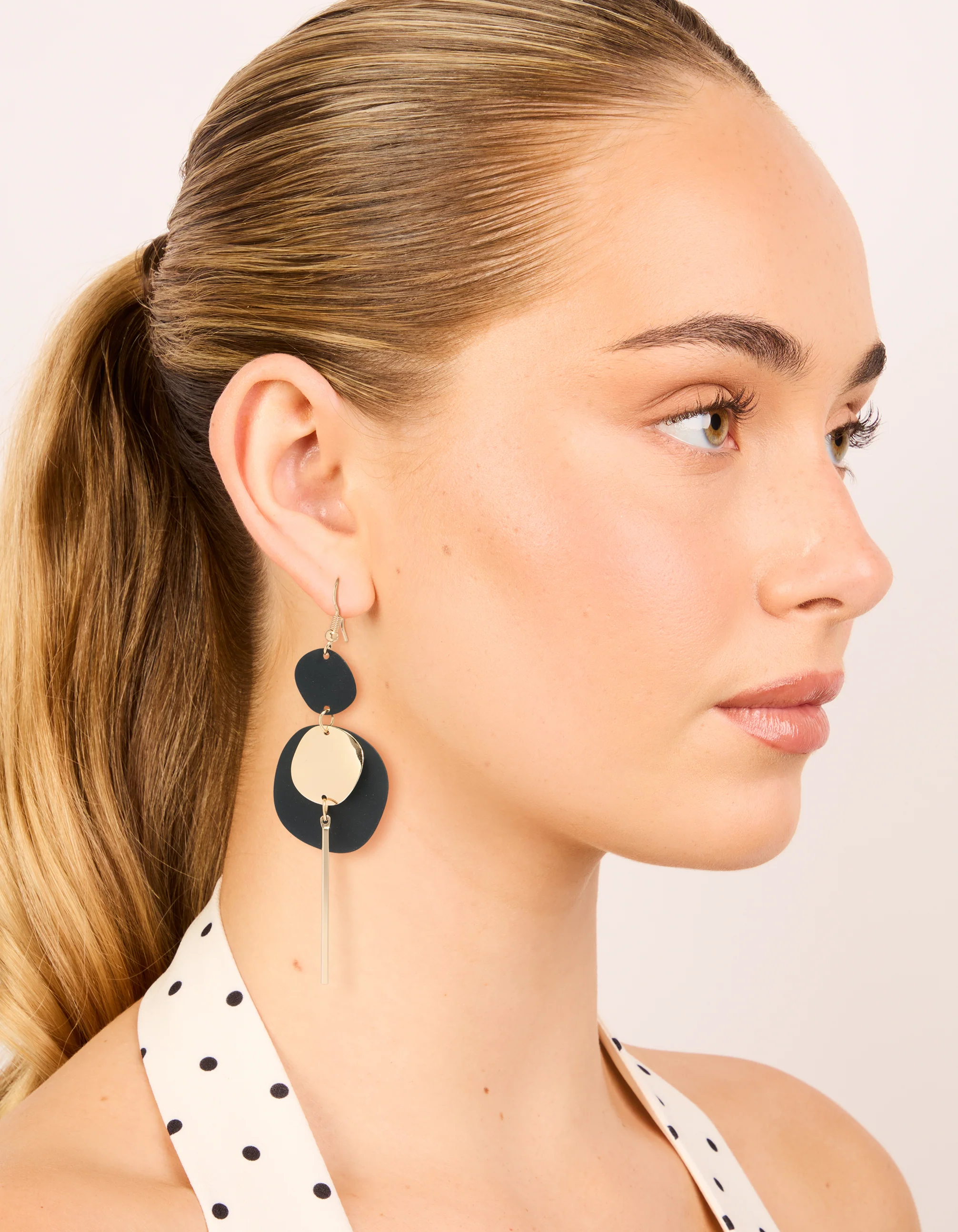 2149-black-coated-disc-stick-drop-earrings-3.webp Black Coated Disc Stick Drop Earrings