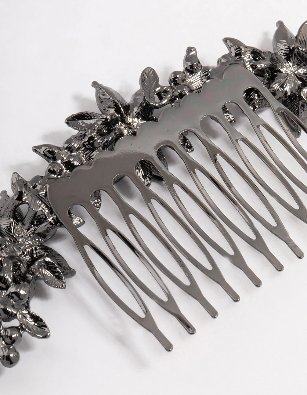 2194-black-coated-simple-diamante-flower-hair-comb-3.webp Black Coated Simple Diamante Flower Hair Comb