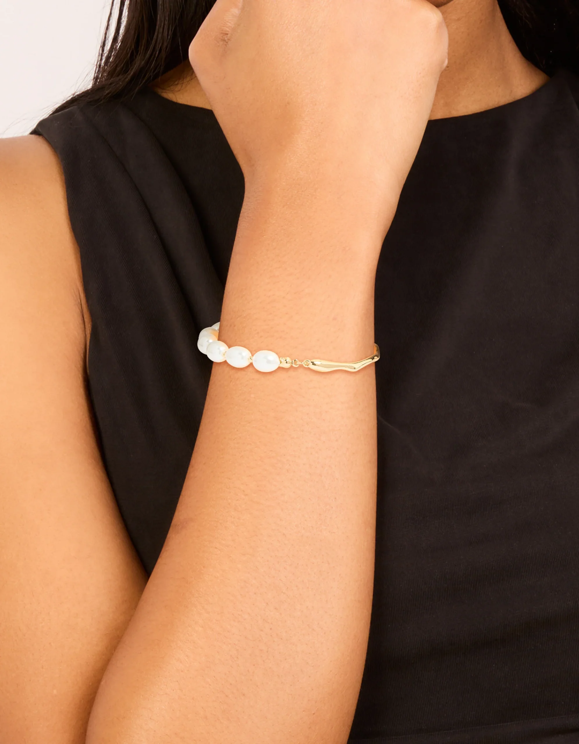 Gold Dainty Pearl Bracelet