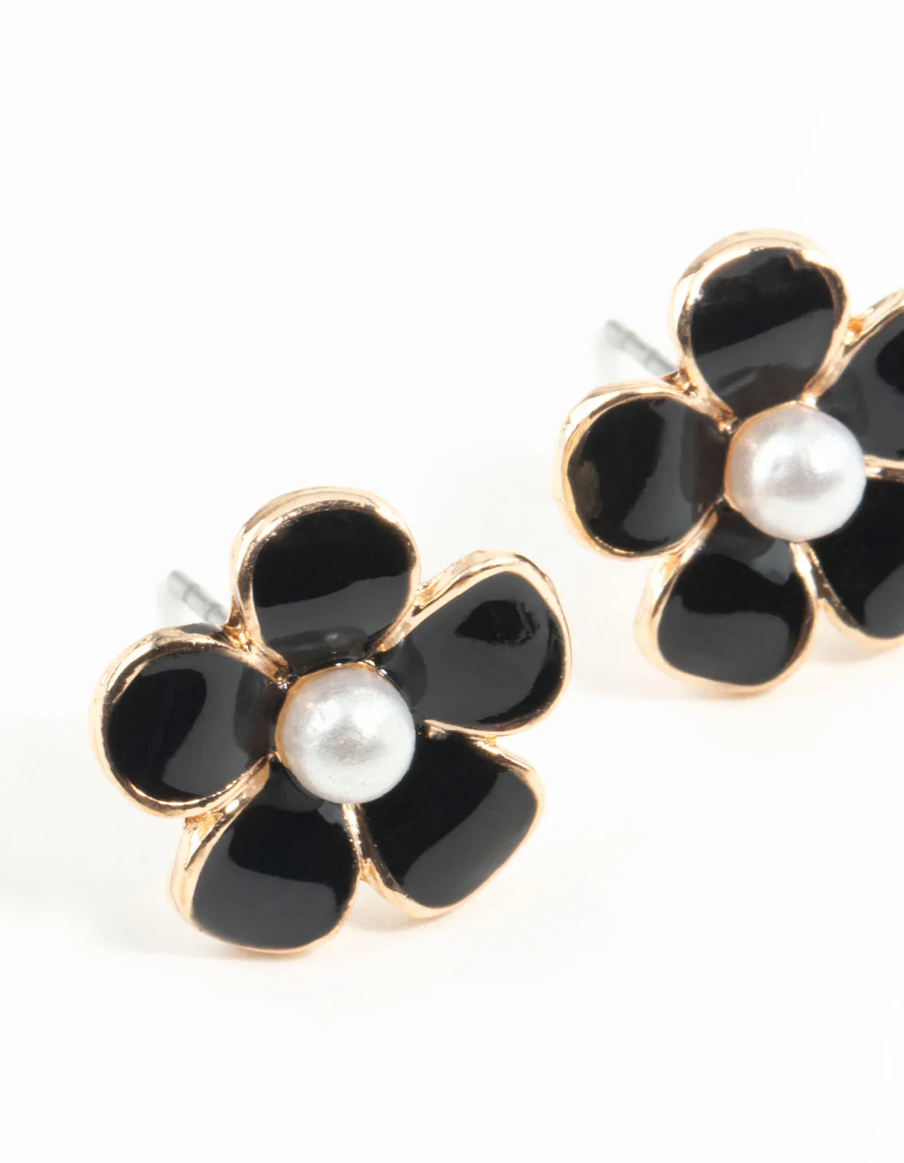 2231-black-daisy-stud-earrings-6.webp Black Daisy Stud Earrings