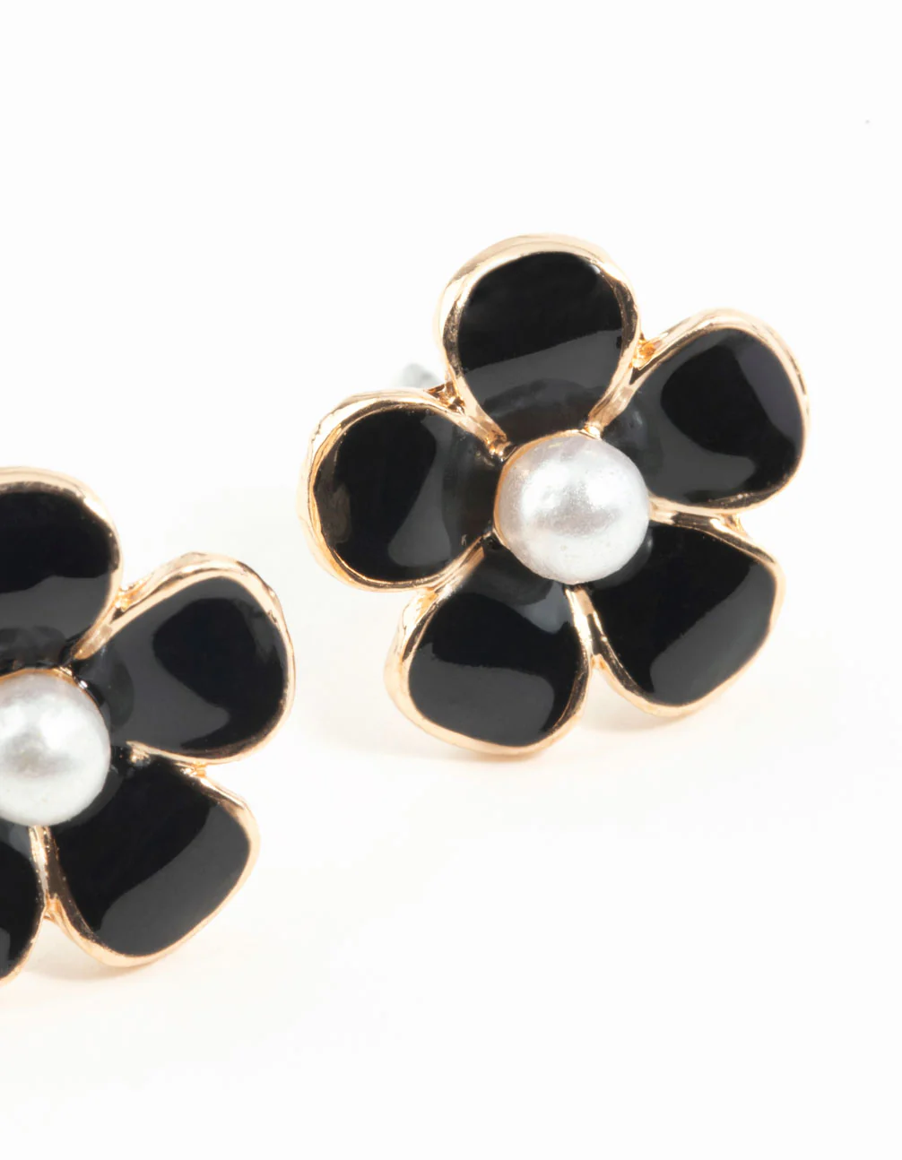 2231-black-daisy-stud-earrings-7.webp Black Daisy Stud Earrings