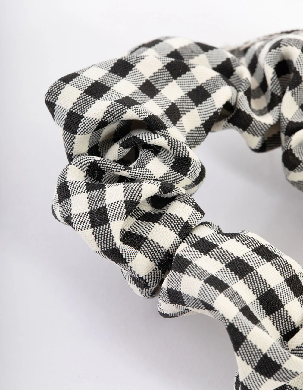 2297-black-fabric-checkered-scrunchie-3.webp Black Fabric Checkered Scrunchie