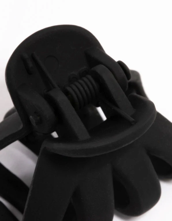 2351-black-four-prong-mini-hair-claw-clip-3.webp Black Four-Prong Mini Hair Claw Clip