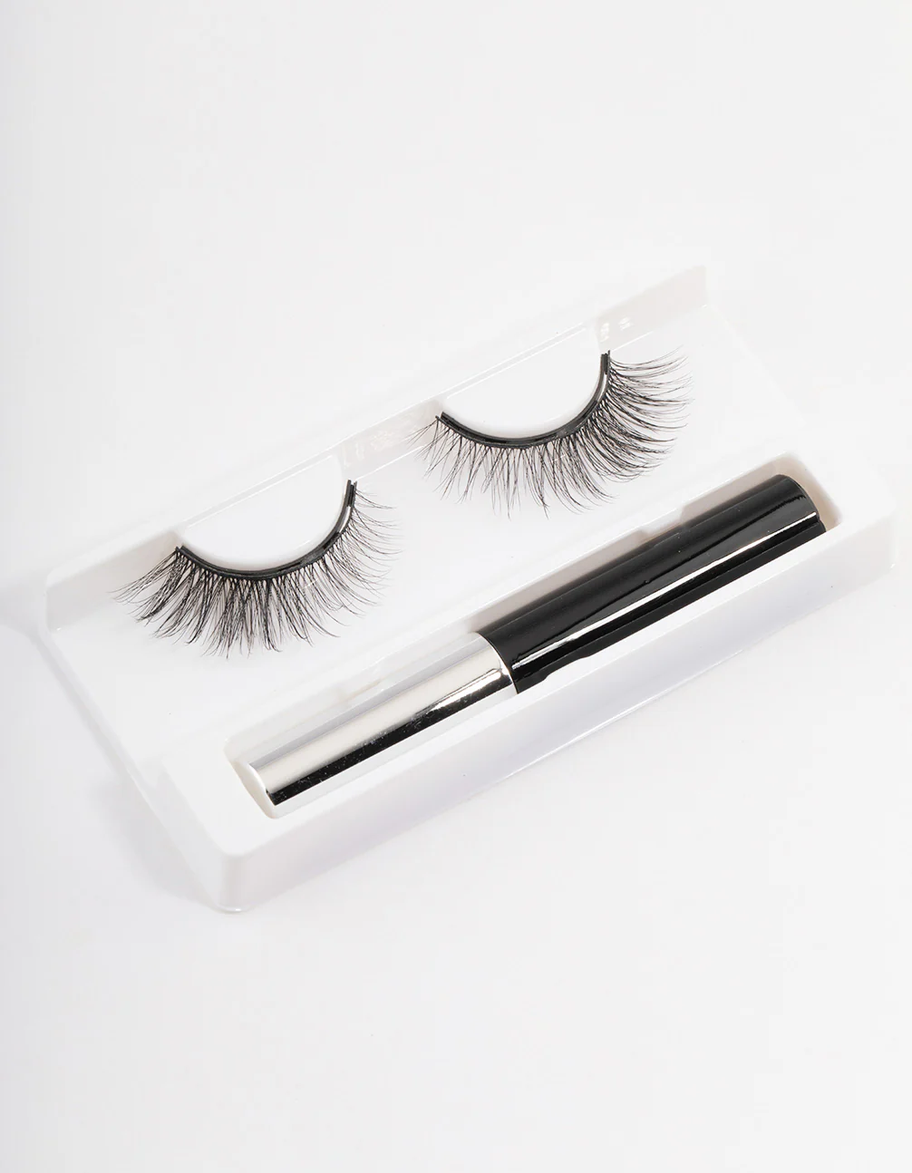 2396-black-magnetic-cat-eye-false-eyelashes-1.webp Black Magnetic Cat Eye False Eyelashes