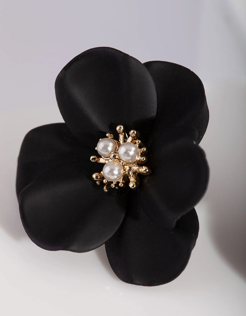 2432-black-pearl-flower-stud-earrings-3.webp Black Pearl Flower Stud Earrings